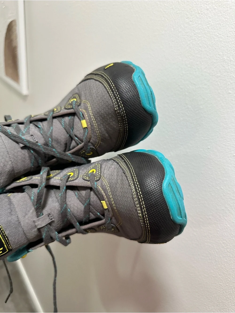 Ahnu Sugarpine Waterproof Hiking Boots Women's Size 7 Gray Turquoise F19114G